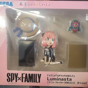 Anya Spy x Family Sega Luminasta Action Figure Set - Pink and Black